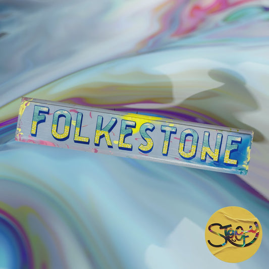 Hand-painted "Folkestone" wooden sign in vibrant colours – a bold tribute to the Kent coast. Original wall art with vintage charm and Stoofy character.